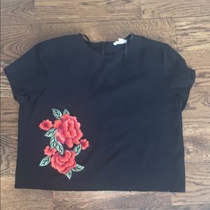 A’Gaci black crop top w/ rose